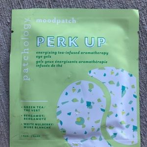 Tea infused eye gels